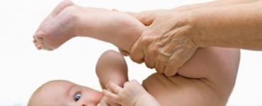Причины поноса у грудного ребенка и что нужно делать